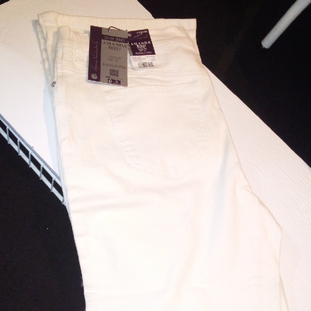 Gloria V  Amanda Boot  Classic Rise  Magic Stretch 5 Pocket WHITE Jeans Size 14